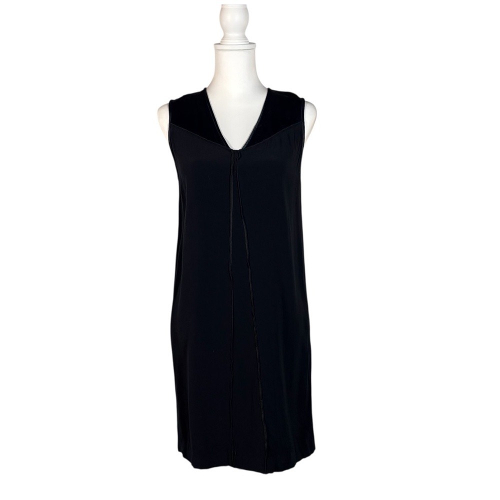 Vince Two Tone Navy Dress Women's M V-Neck Sleeveless Shift Classic Chic Minimal